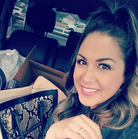 Meet your Posher, Tegan - Picture 1 of 1